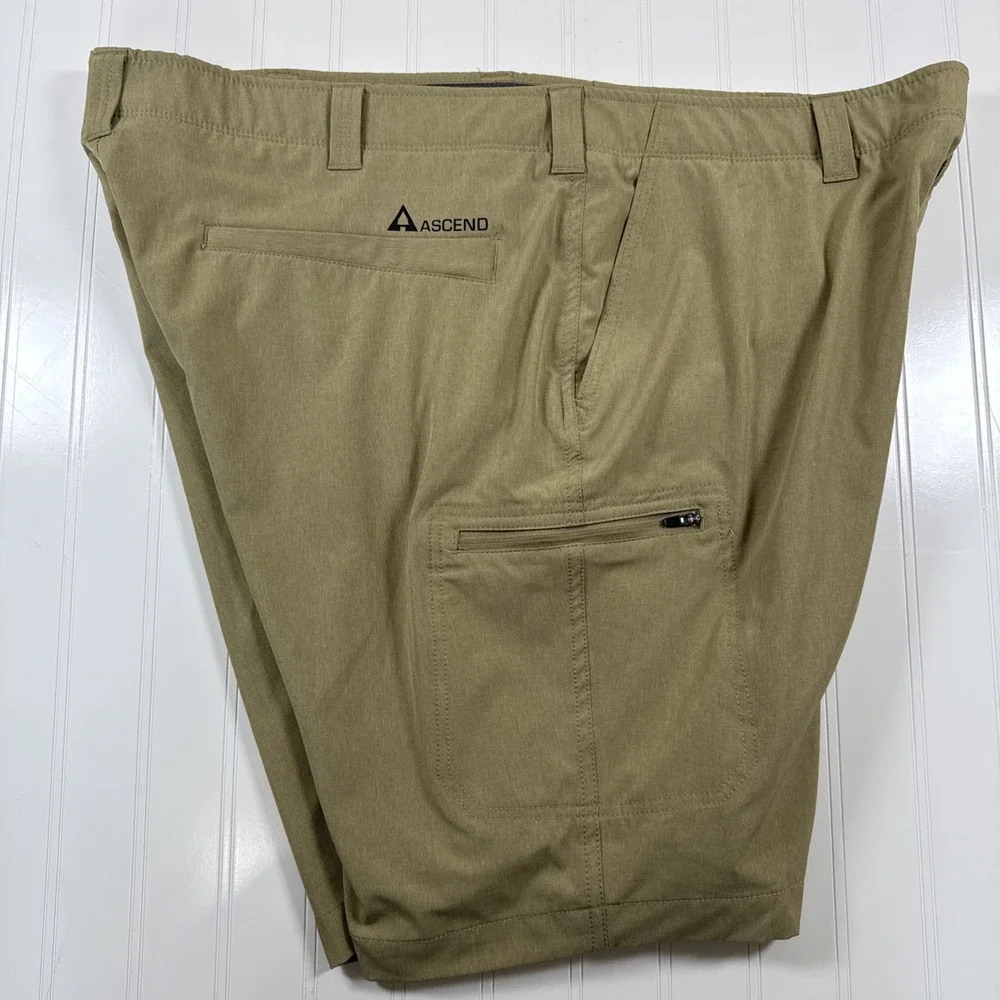 Ascend‎ Cargo Shorts Men's Size 42 Khaki Golf Preppy Summer Hiking Zip Pocket